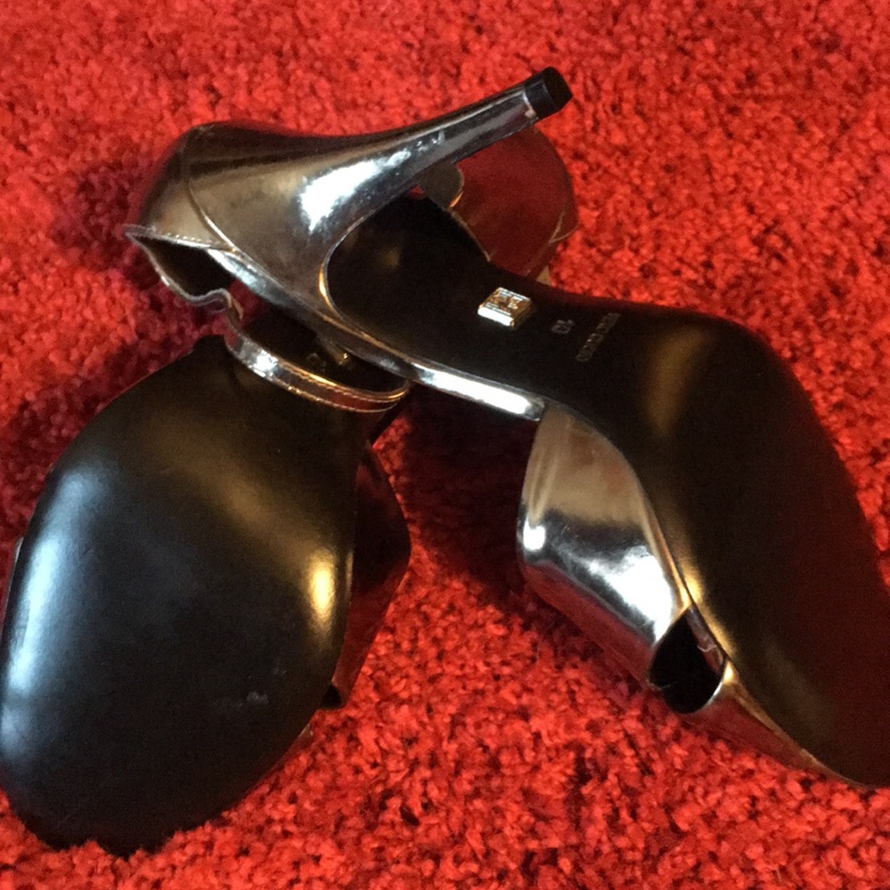 Shoes - Picture 2 of 8